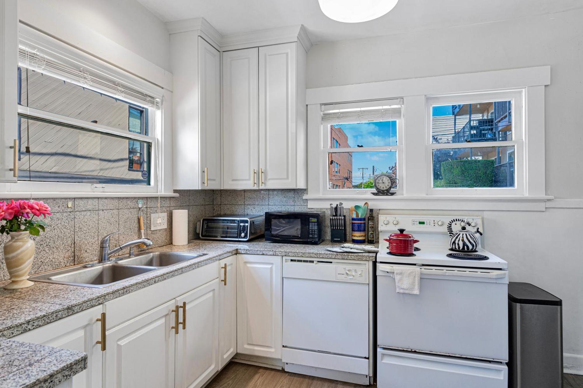 Vintage 3 Bedroom Home In Prime Eastlake Seattle With Private Parking Kültér fotó