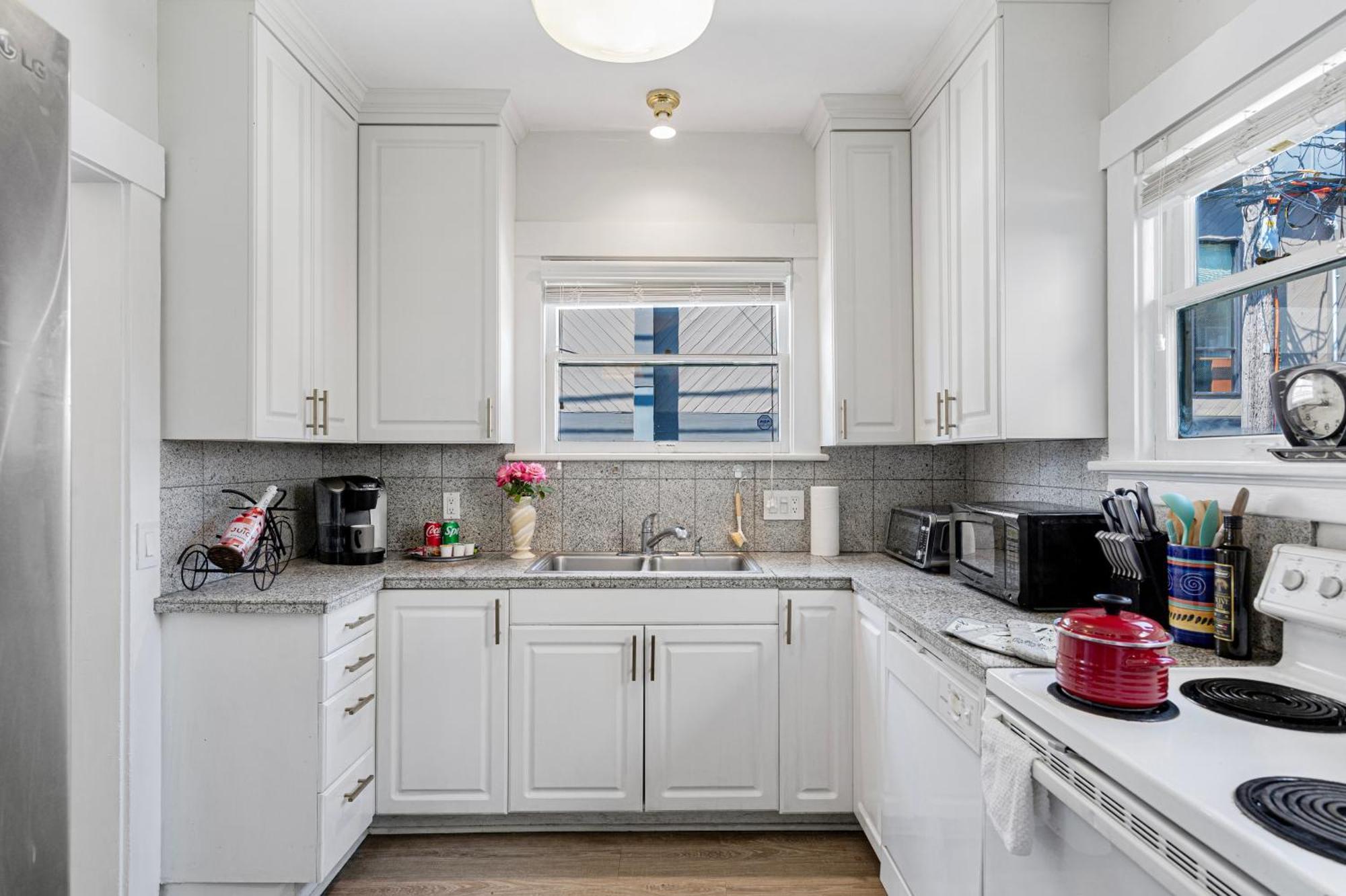 Vintage 3 Bedroom Home In Prime Eastlake Seattle With Private Parking Kültér fotó